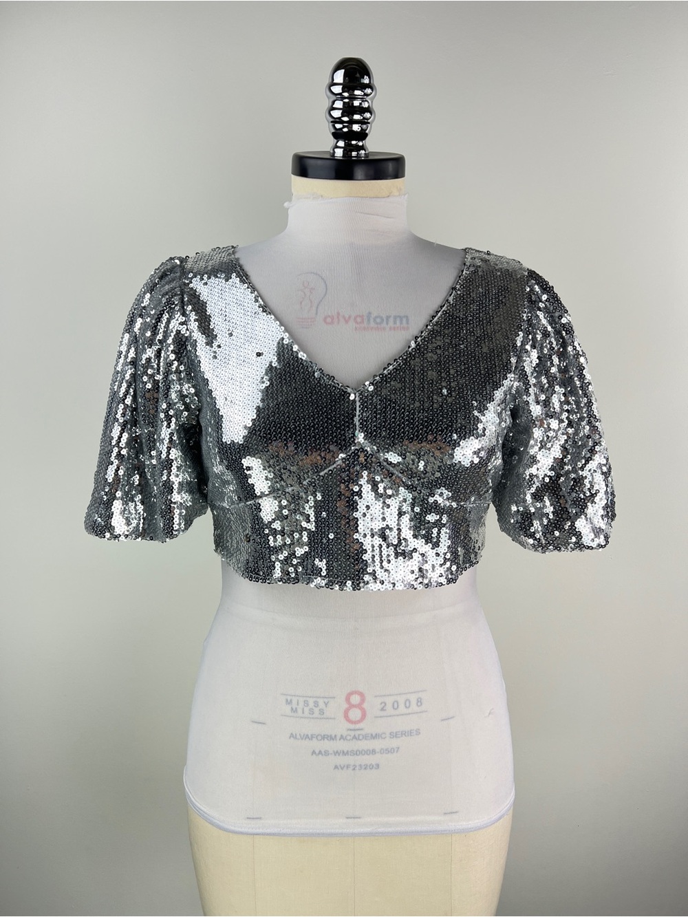 💚 3586. Silver Sequin V-Neck Crop Top